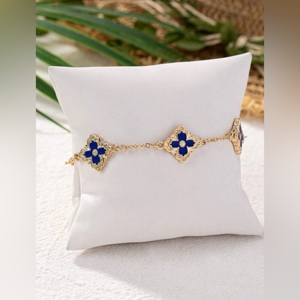 18K Gold Luxury Clover Bracelet - Blue - Picture 2 of 5